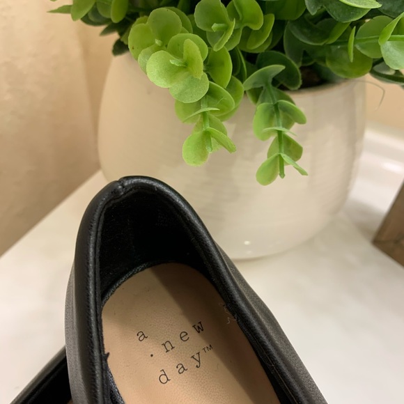 Size 6 A•NEW•DAY pointed flats - Picture 1 of 3